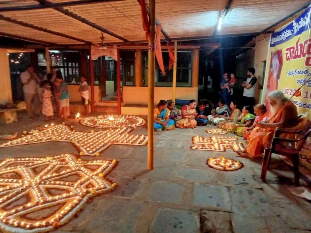 ఉత్సవ వేళ దీపోత్సవం